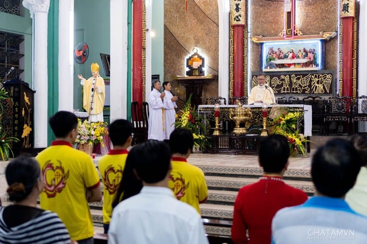 Cha Tam Church praying