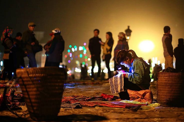 A young vendor at Sapa night market 