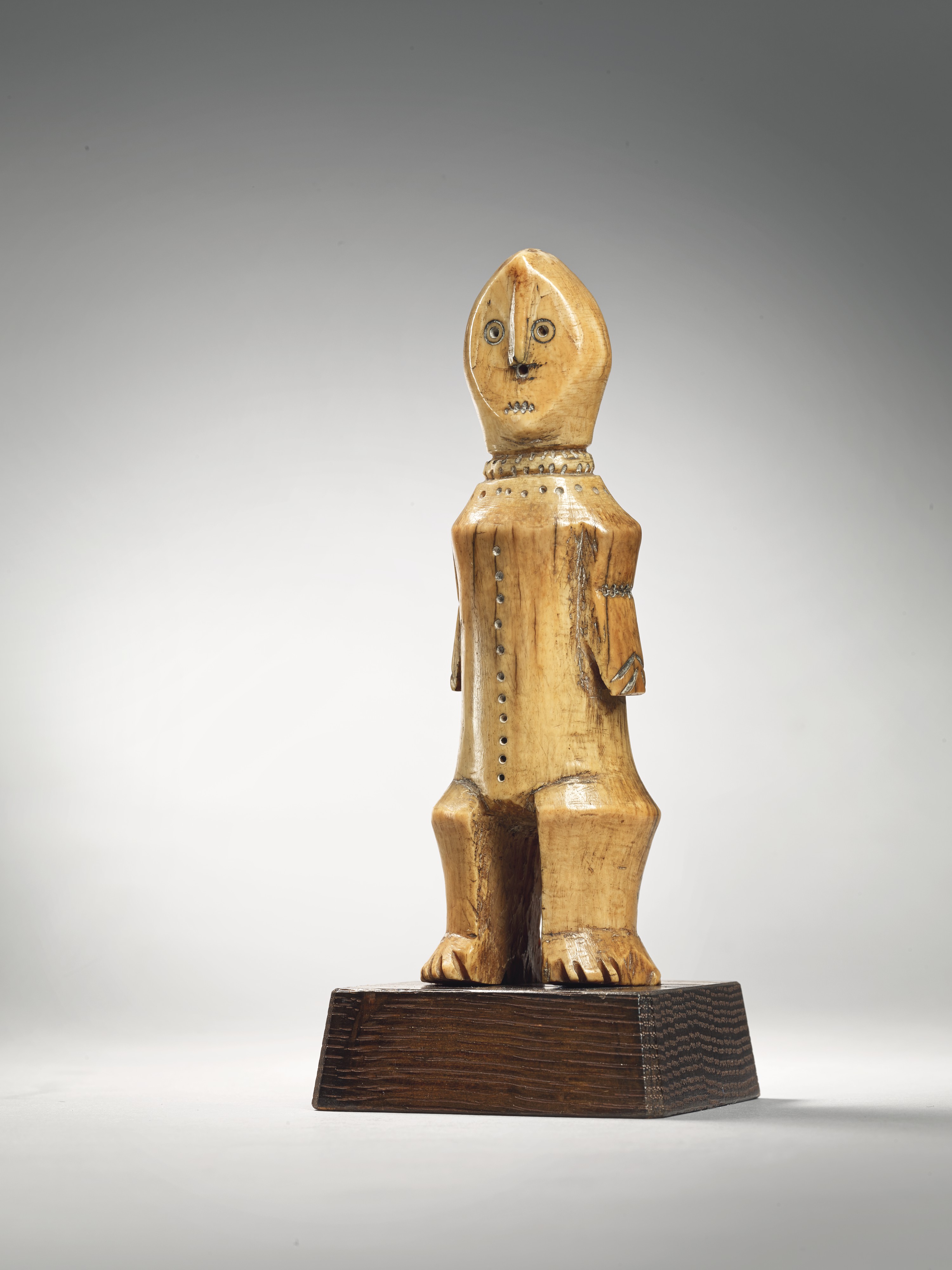 Lega Statuette (Congo). Ivory. Base by Kichizô Inagaki (1876-1951) Height: 5 ¹³/₁₆ in. (14.7 cm). Paris, Musée de l'Orangerie © Christie's 2018