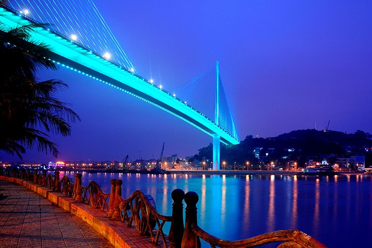 Bai Chay Bridge
