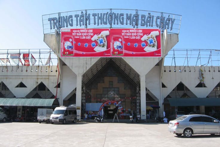 Bai Chay shopping center