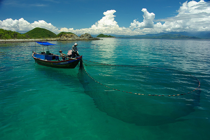 Bai Nhau beach in Van Phong bay