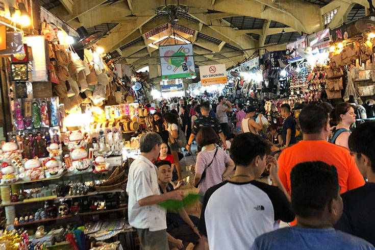 The bustle of Ben Thanh market
