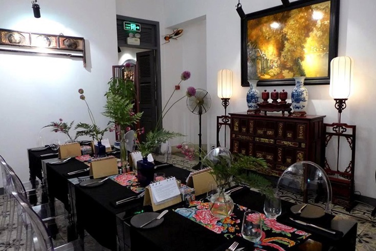 Blanc restaurant decoration