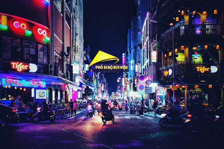 Bui Vien street at night