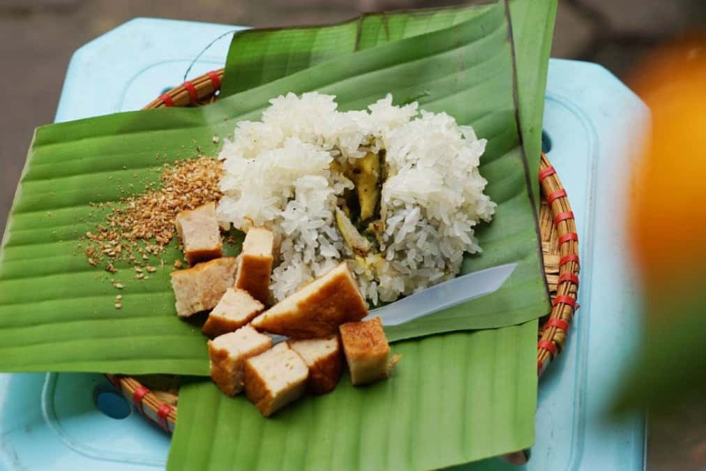 Cake made of glutinous rice - Banh Khuc