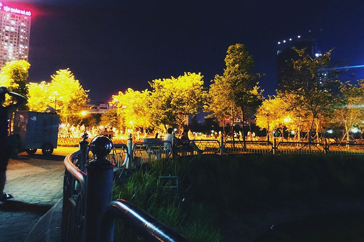 Cau giay park at night