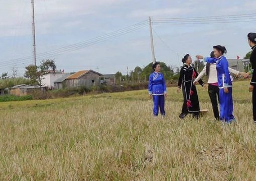 Con Ball Throwing Festival, Dien Bien