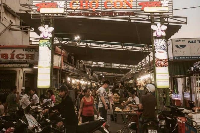 1. Con Market (Chợ Cồn)