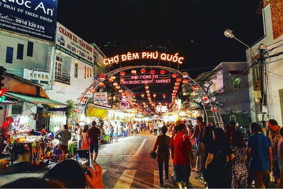 Dinh Cau night market
