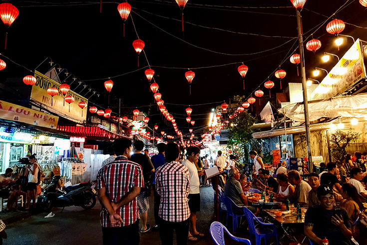 Dinh Cau Night Market