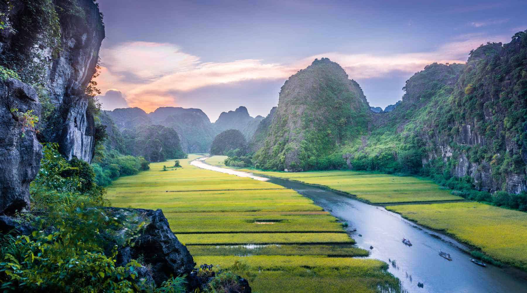 How Far is it from Ninh Binh to Hue