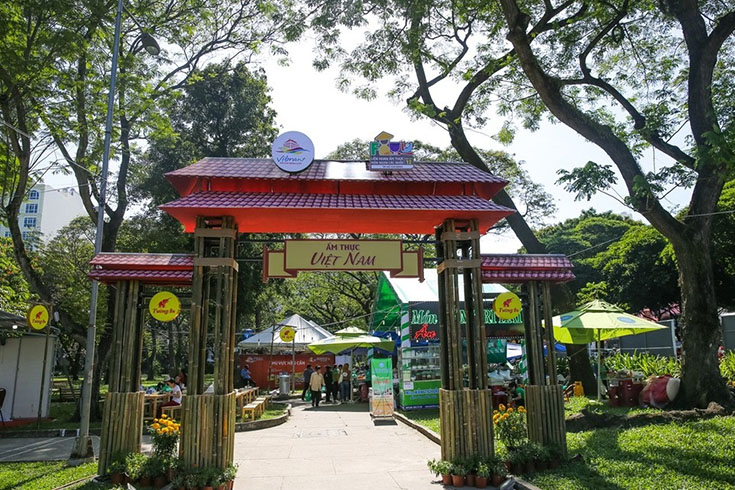 Food Festival at Le Van Tam park