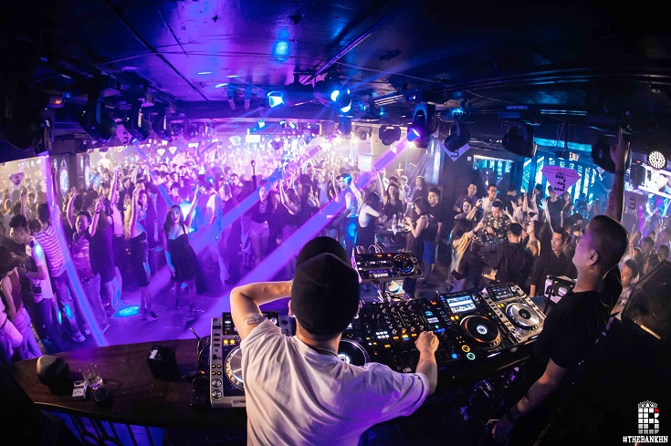 Go clubbing at Bia Hoi Corner