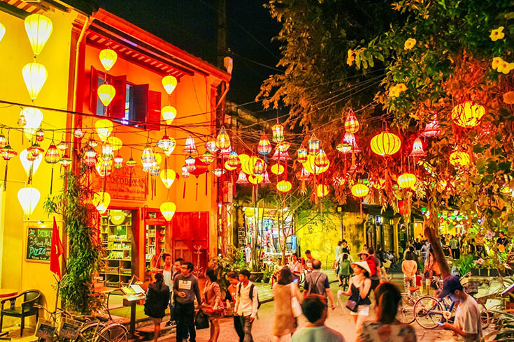 Hoi an streets at night