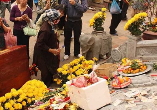 Huong Pagoda Festival, Hanoi