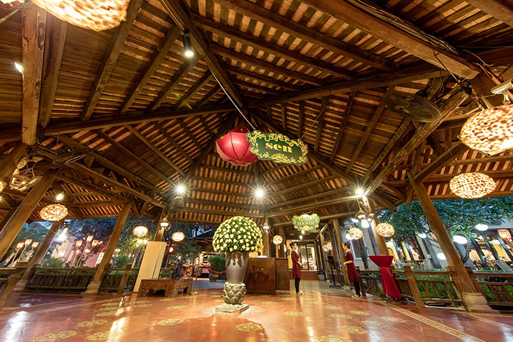 Inside West Lake Lotus restaurant