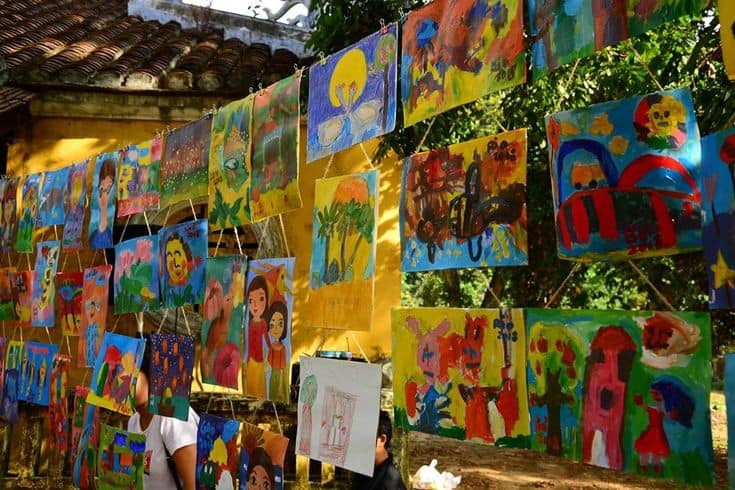 Paintings of children to the museum