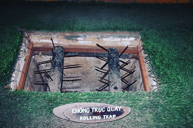 Rolling trap in Cu Chi Tunnels