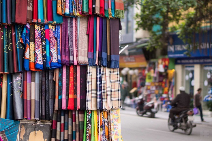 Silk at Hang Gai street