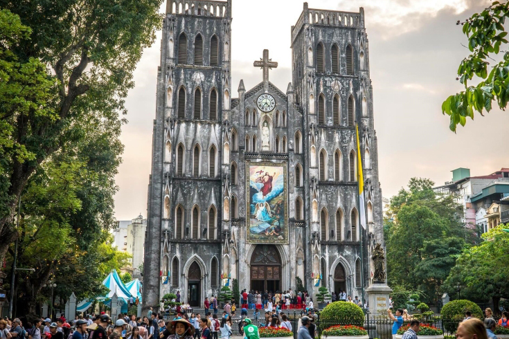 St Josephs Cathedral near Hoan Kiem Lake