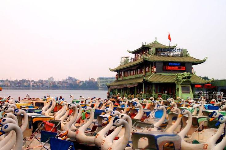 Swan pedalo - activities around West Lake