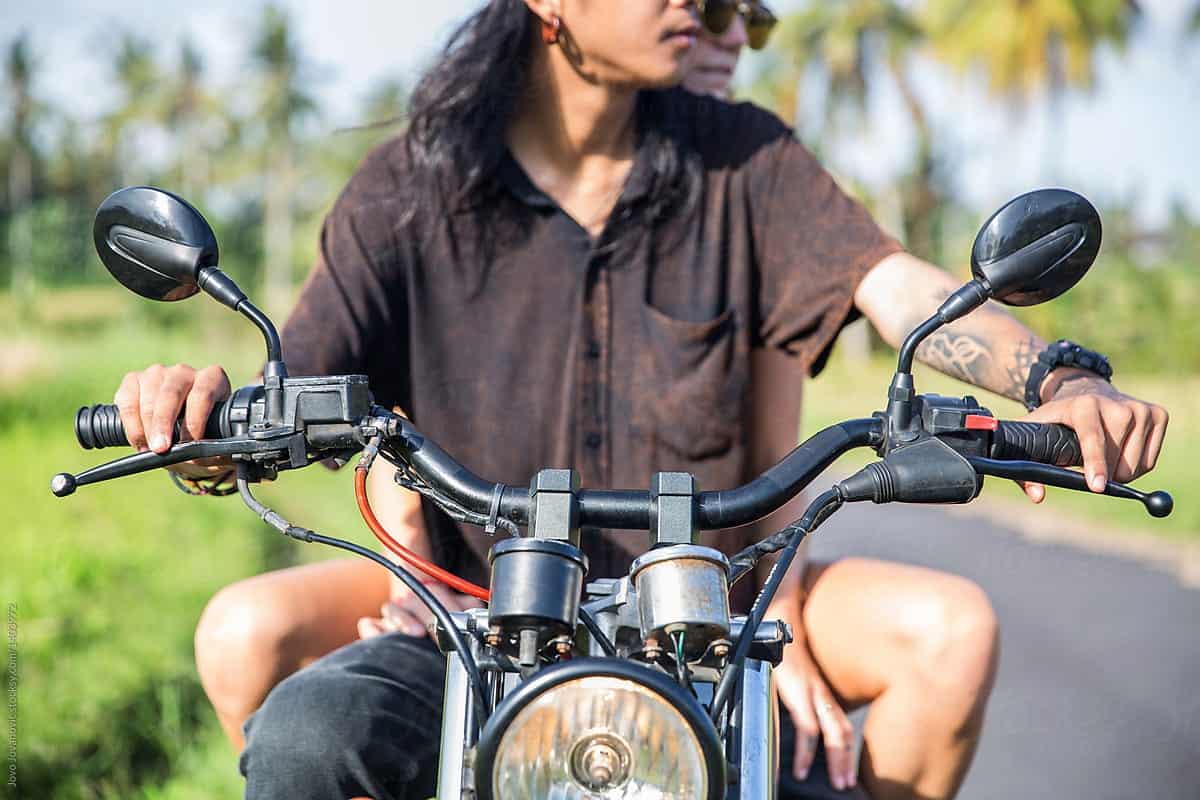 Travel from Noi Bai Airport to Halong Bay by Motorbike