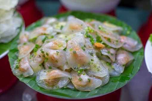Tasting Vac Cake (White Rose Dumpling) in Hoi An