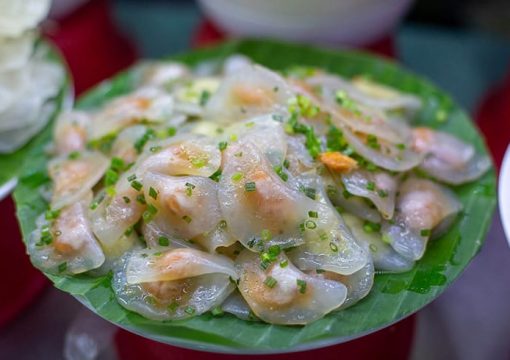 Tasting Vac Cake (White Rose Dumpling) in Hoi An