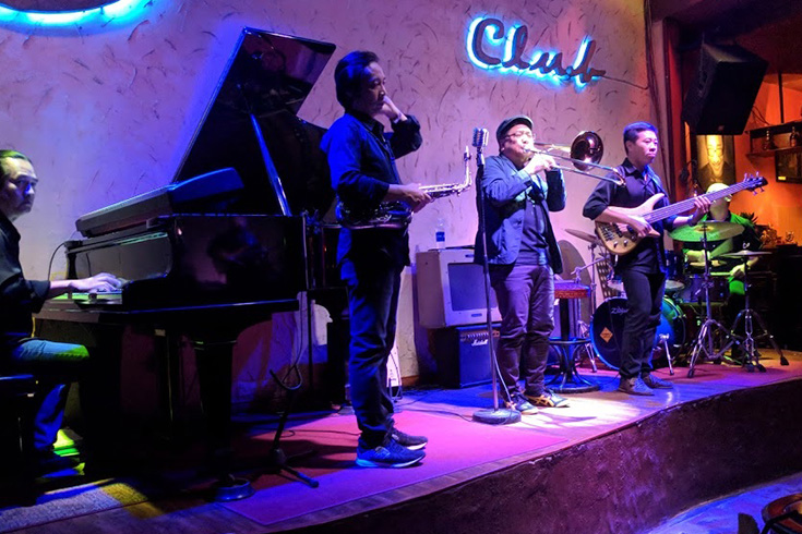 Watch Live Music at Bars