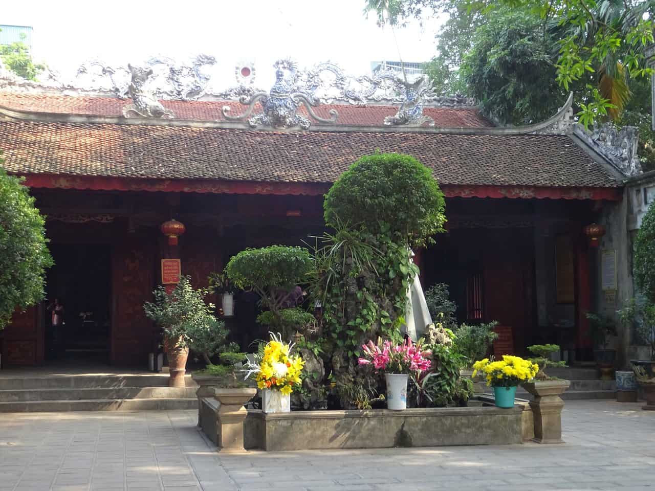What to see and do at Quan Thanh temple